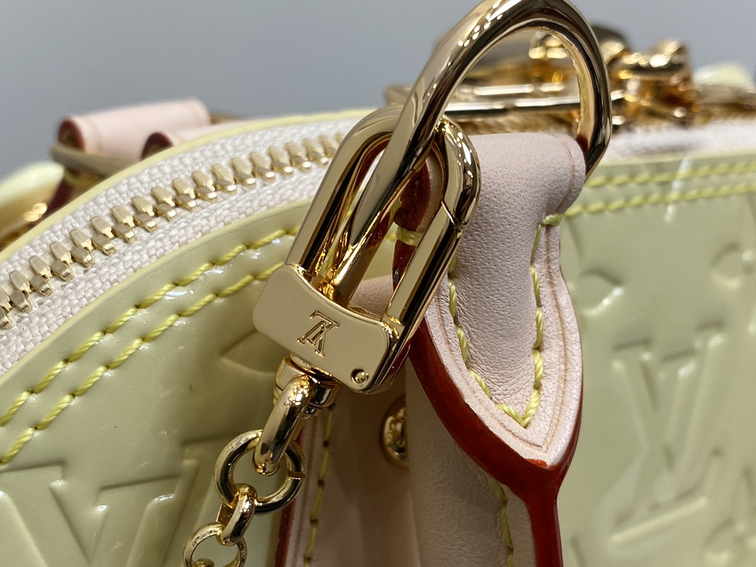 l**is V*t*n alma bb m24062-23.5 x 17.5 x 11.5cm