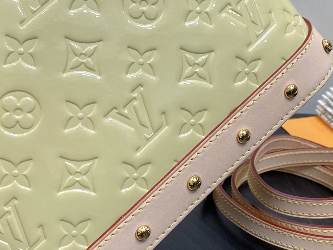 l**is V*t*n alma bb m24062-23.5 x 17.5 x 11.5cm