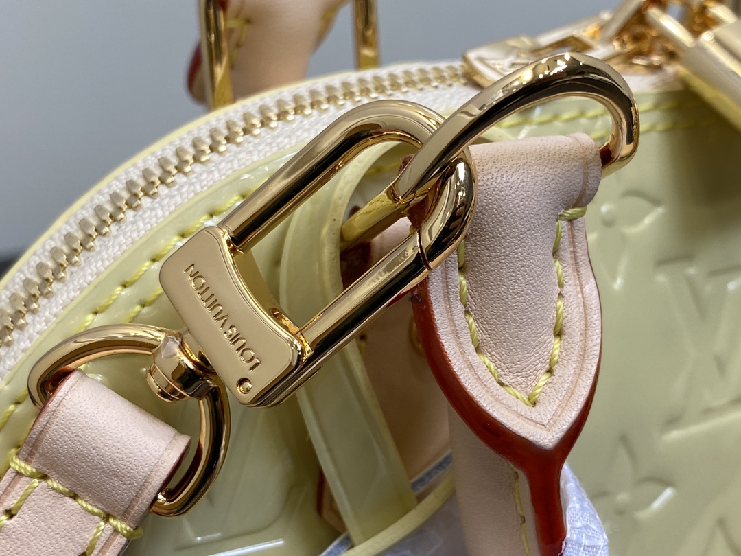 l**is V*t*n alma bb m24062-23.5 x 17.5 x 11.5cm