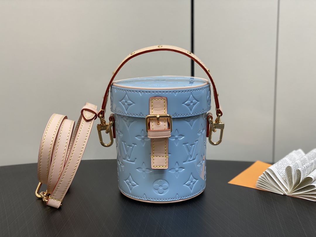 l**is V*t*n astor bag m24099-12 x 14.2 x 12cm