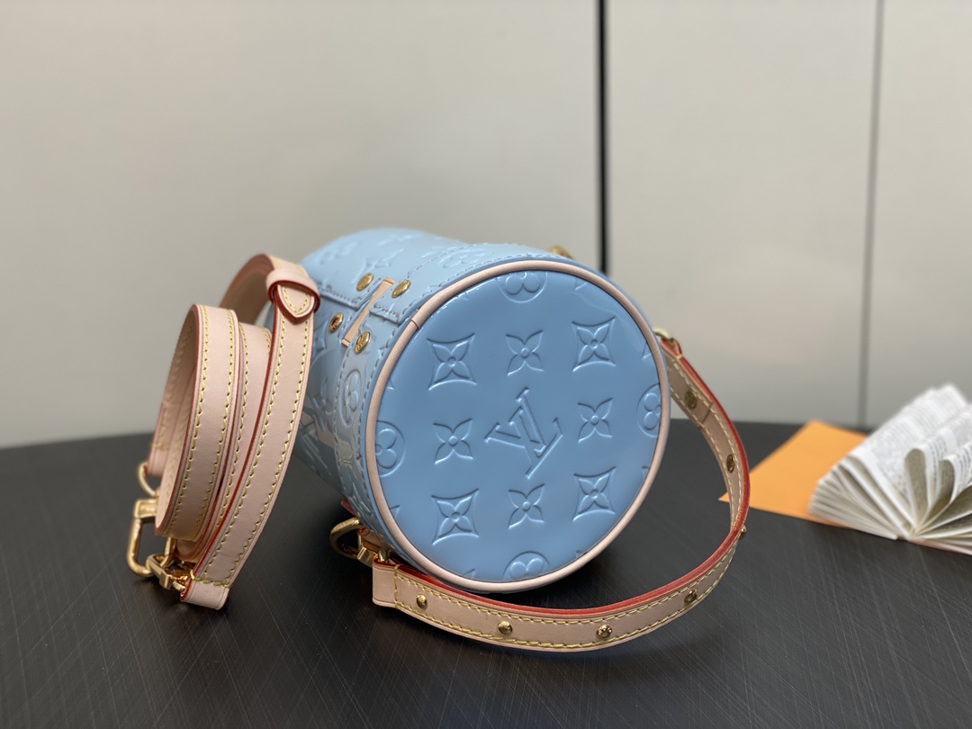 l**is V*t*n astor bag m24099-12 x 14.2 x 12cm