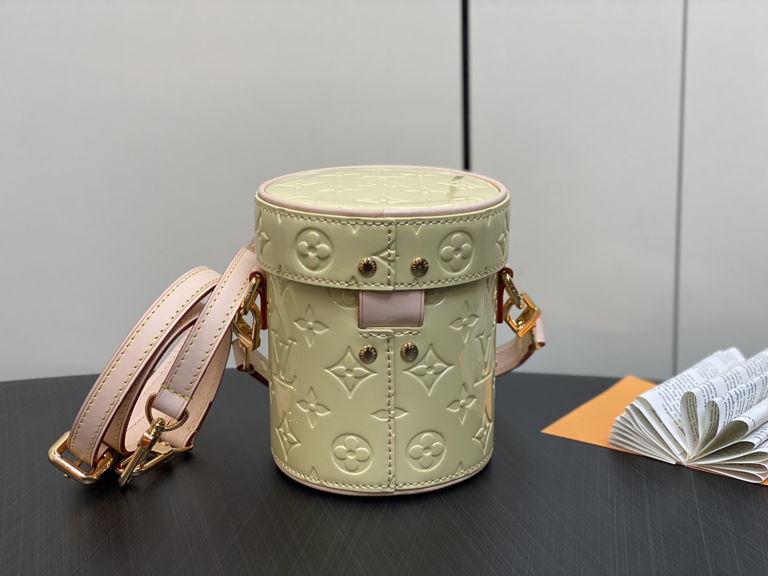 l**is V*t*n astor bag m24099-12 x 14.2 x 12cm