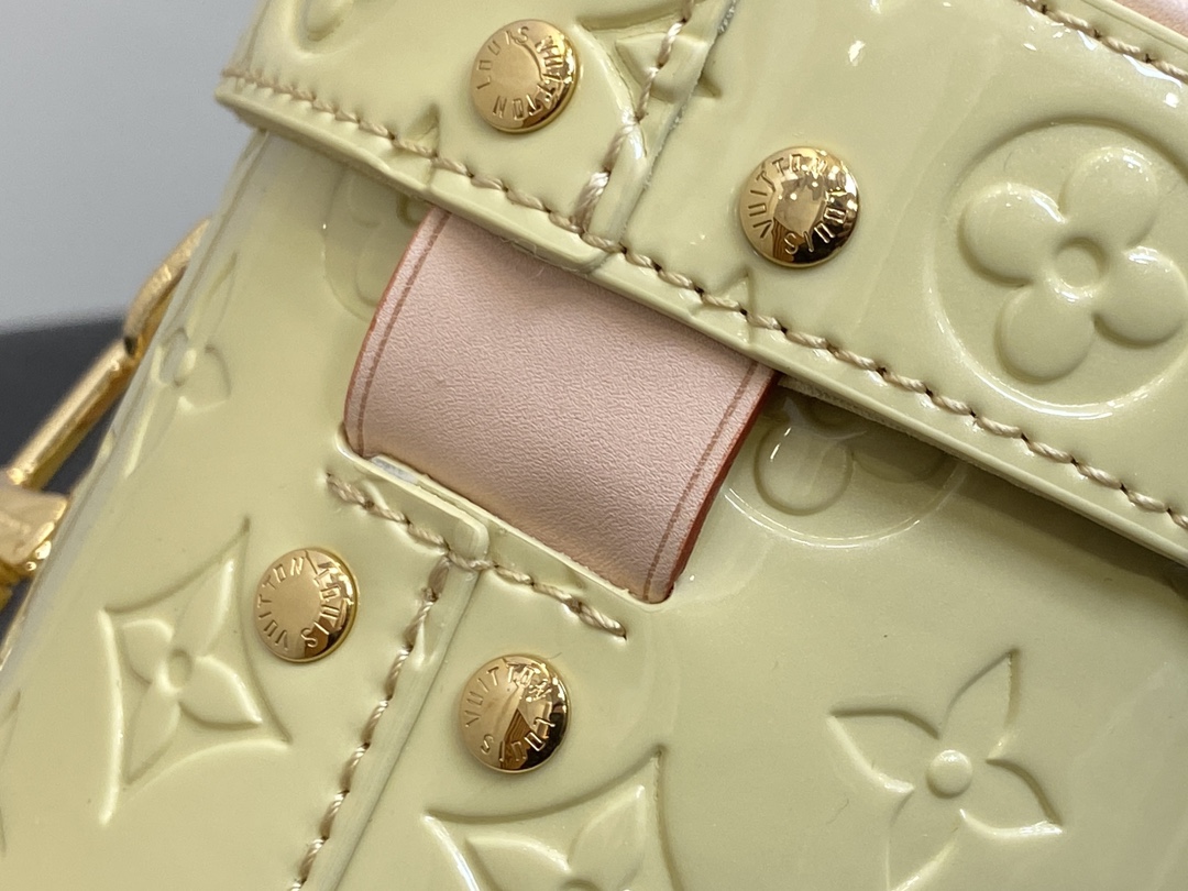 l**is V*t*n astor bag m24099-12 x 14.2 x 12cm