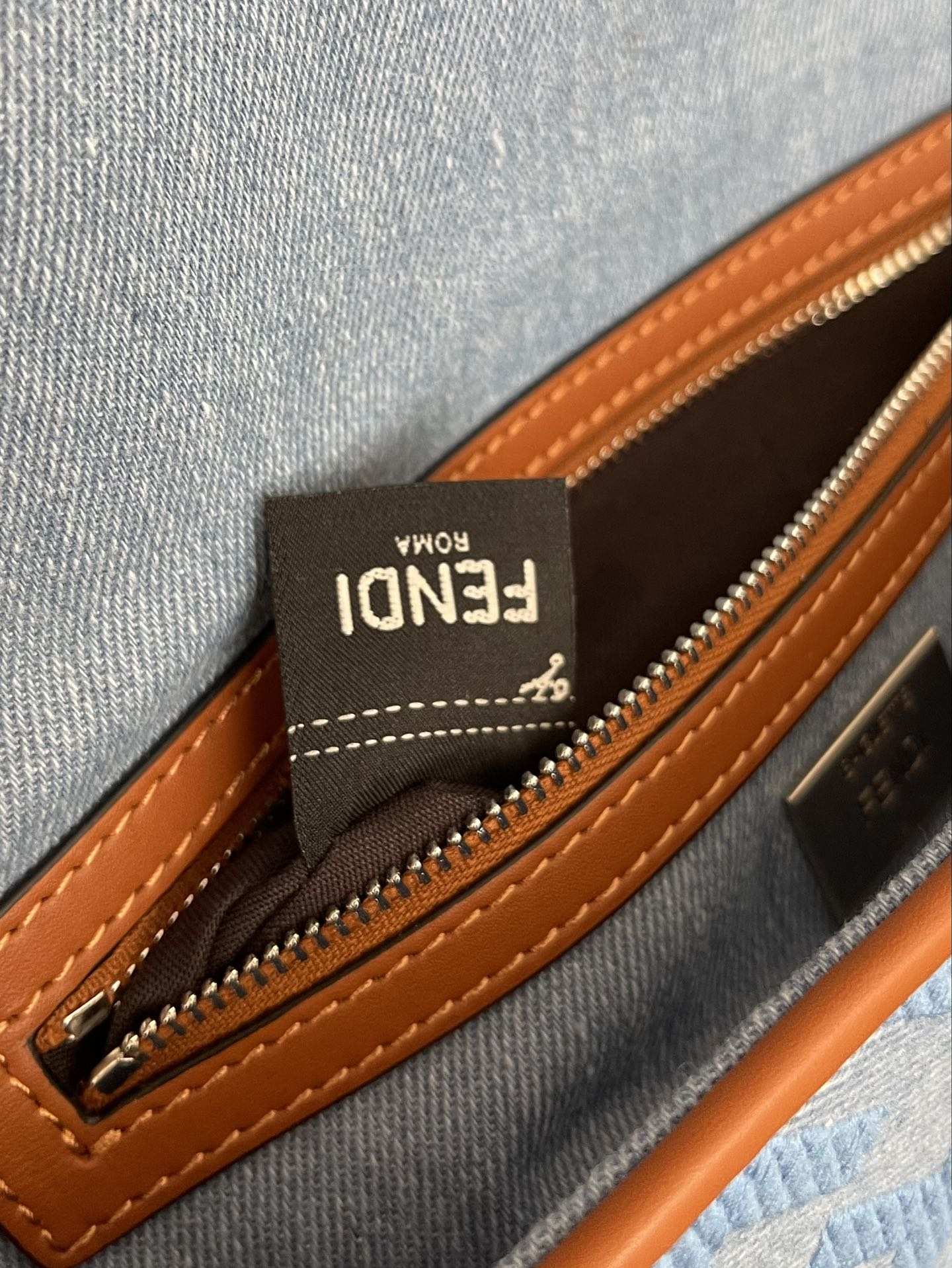 F**di baguette bag-26x14x4cm