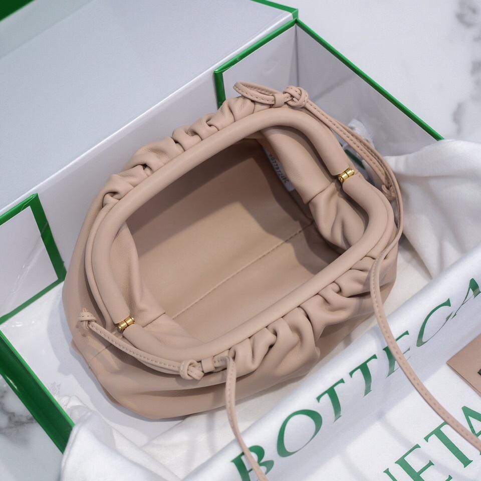 Bo*te*ga ve*ne*ta the pouch bag-22*9cm