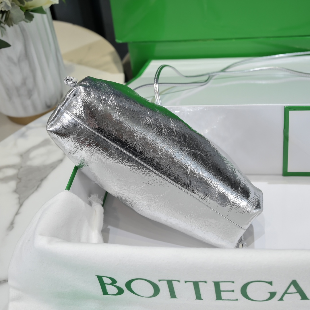 Bo*te*ga ve*ne*ta the pouch bag-22*9cm