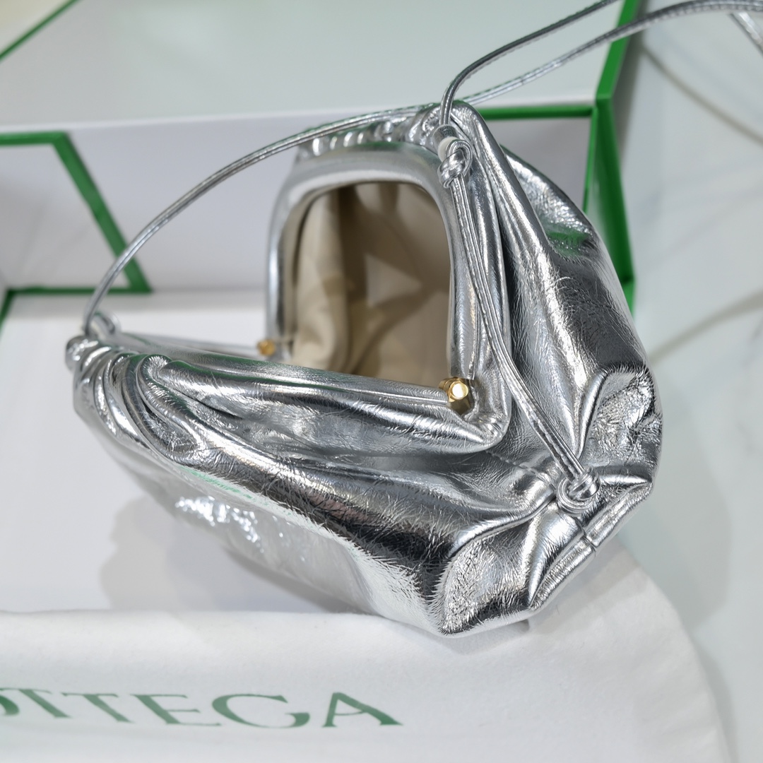 Bo*te*ga ve*ne*ta the pouch bag-22*9cm