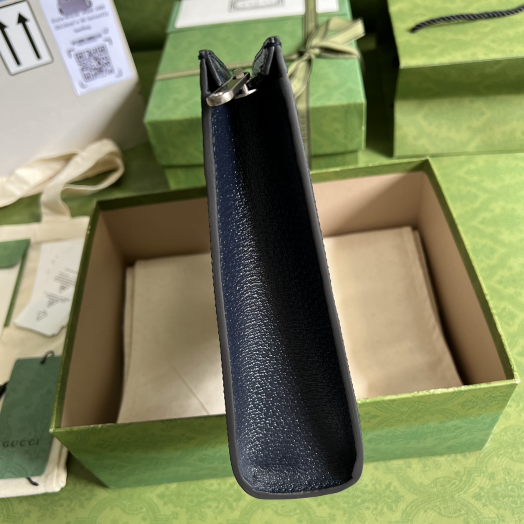 g*u*i gg S*p*e pouch- 26*20*5.6cm