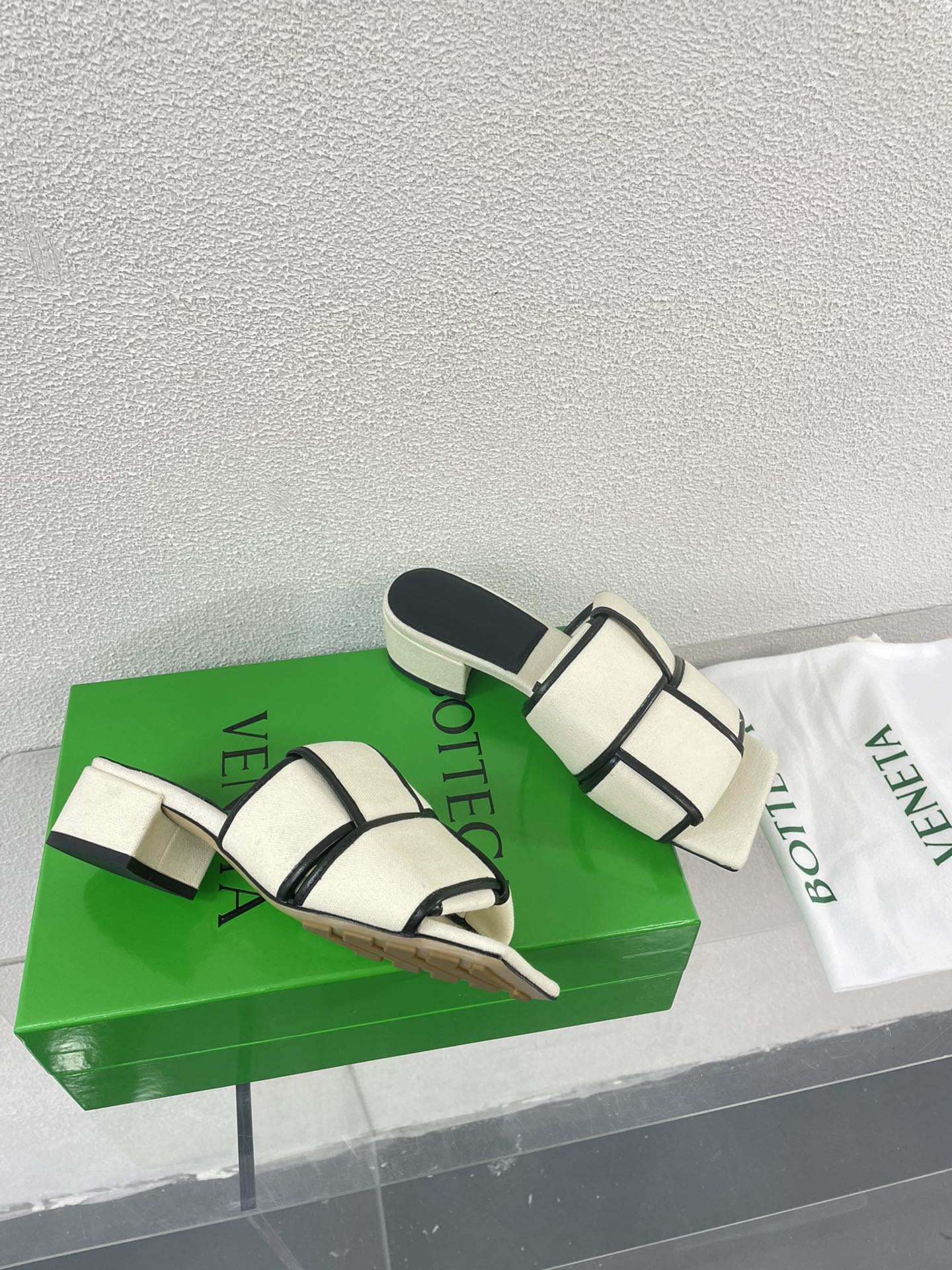 Bo*te*ga ve*ne*ta slides