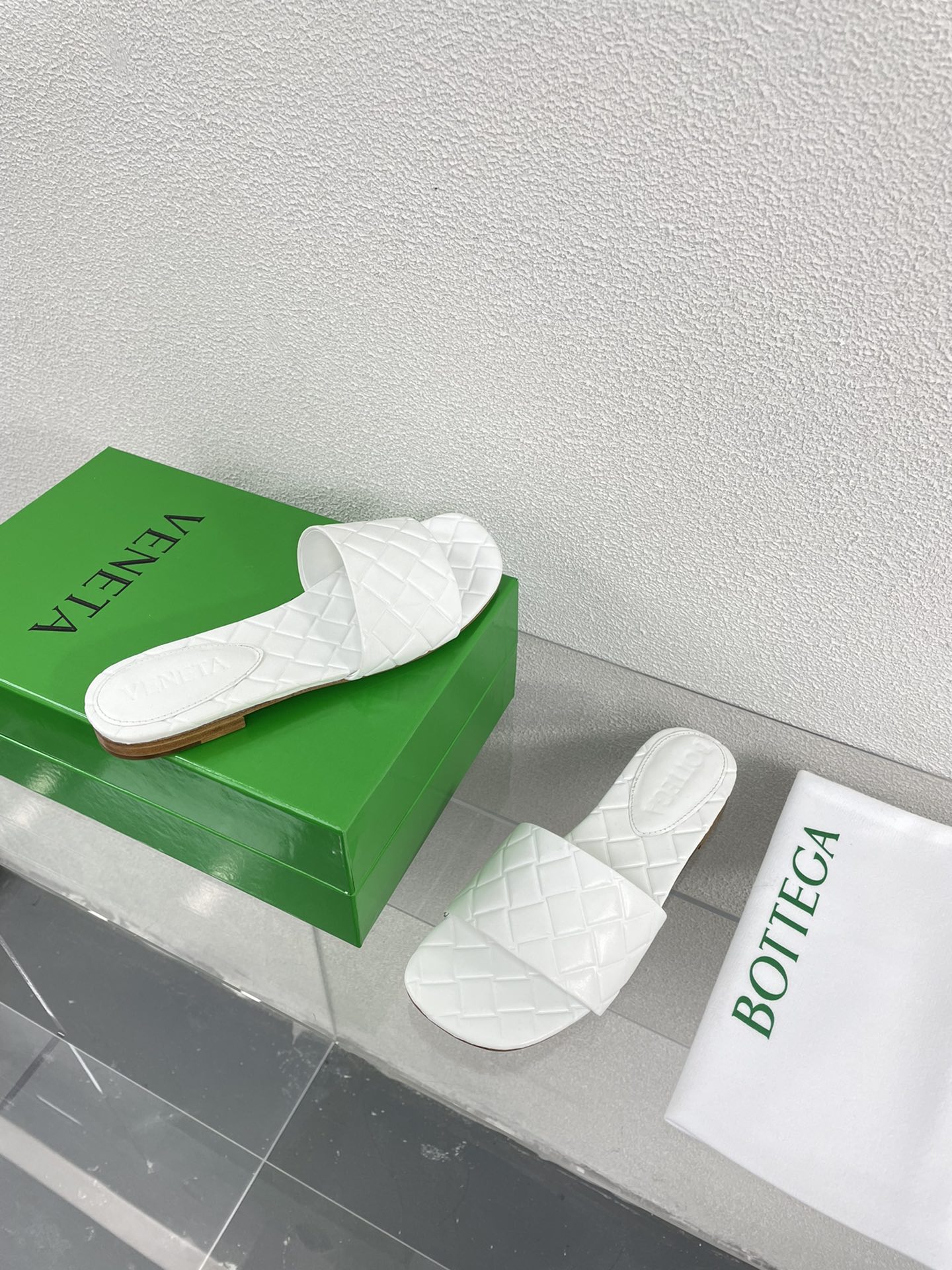 Bo*te*ga ve*ne*ta slides