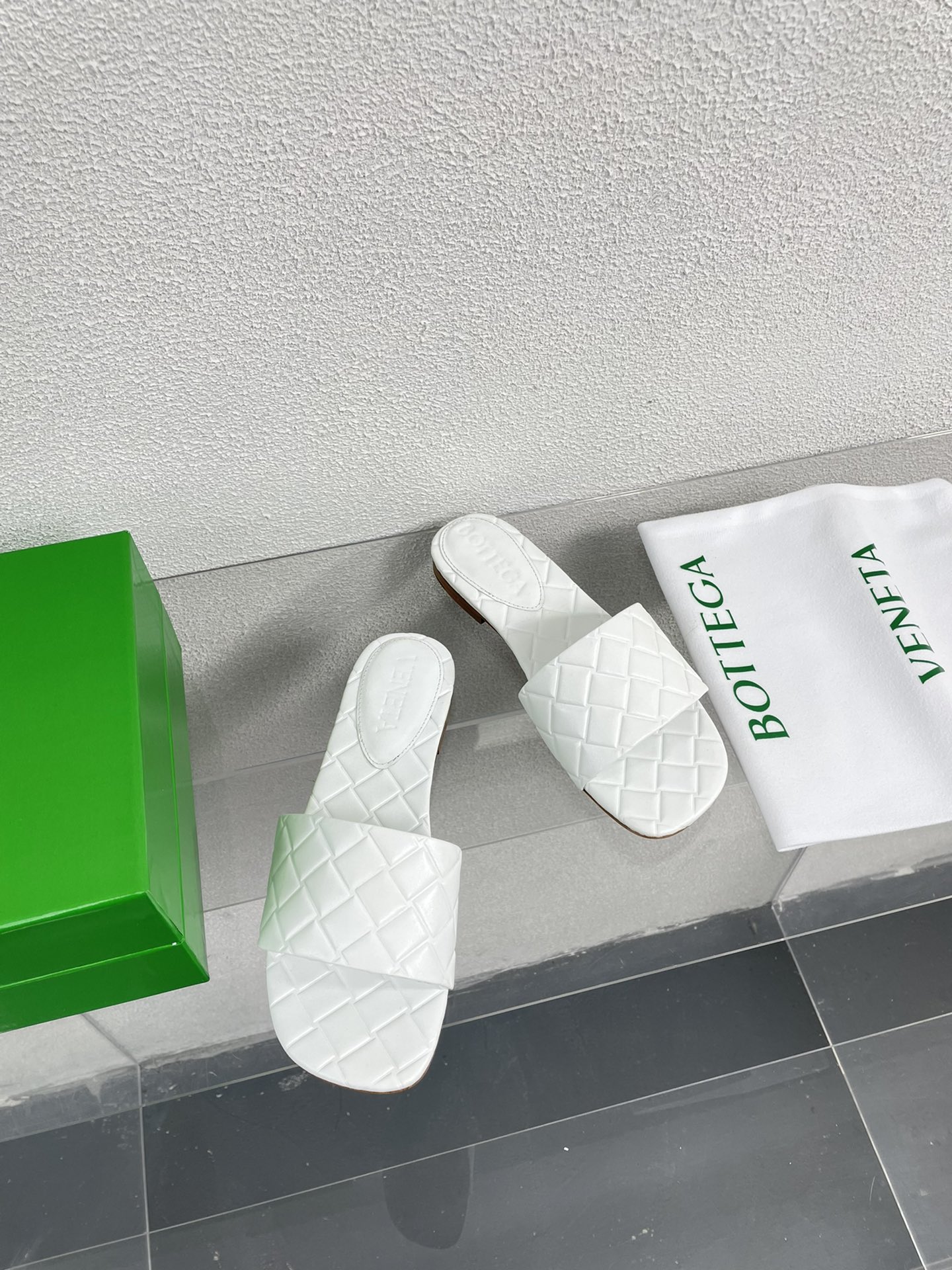 Bo*te*ga ve*ne*ta slides