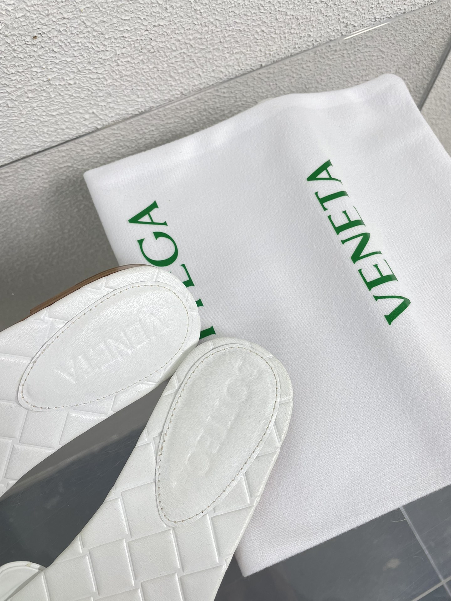 Bo*te*ga ve*ne*ta slides