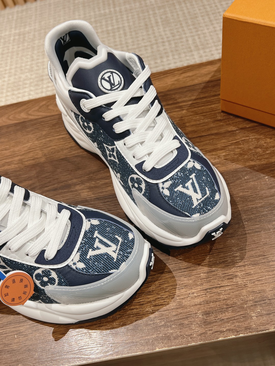 l**is V*t*n run55 sneakers(eu35-eu41)