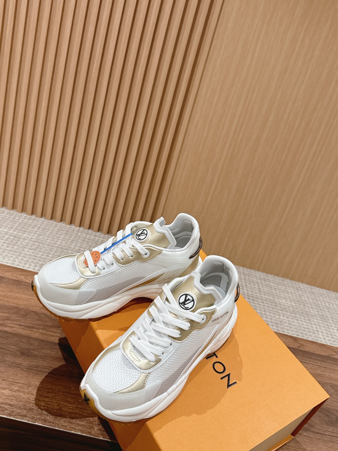 l**is V*t*n run55 sneakers(eu35-eu41)