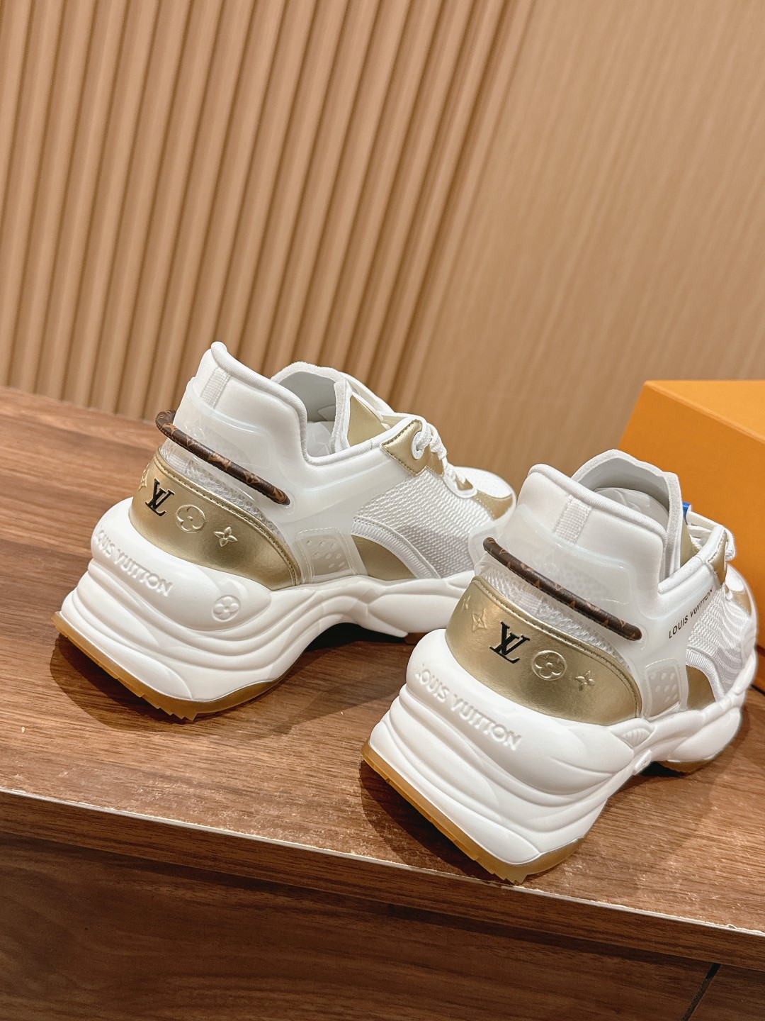 l**is V*t*n run55 sneakers(eu35-eu41)