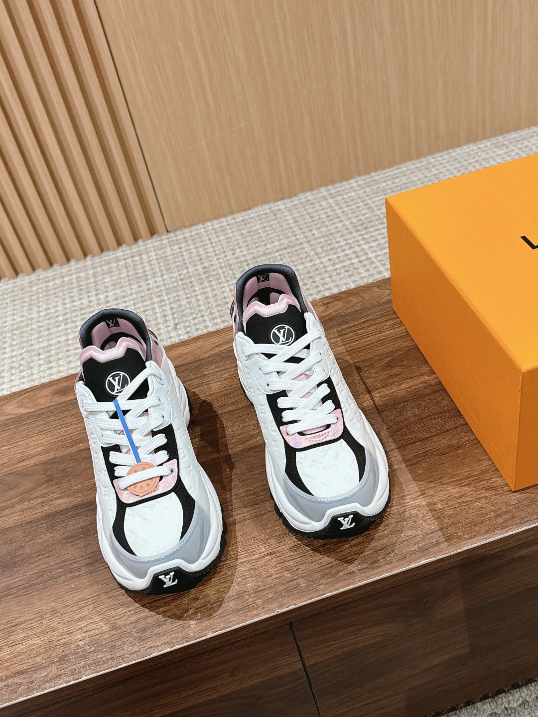 l**is V*t*n run55 sneakers(eu35-eu41)