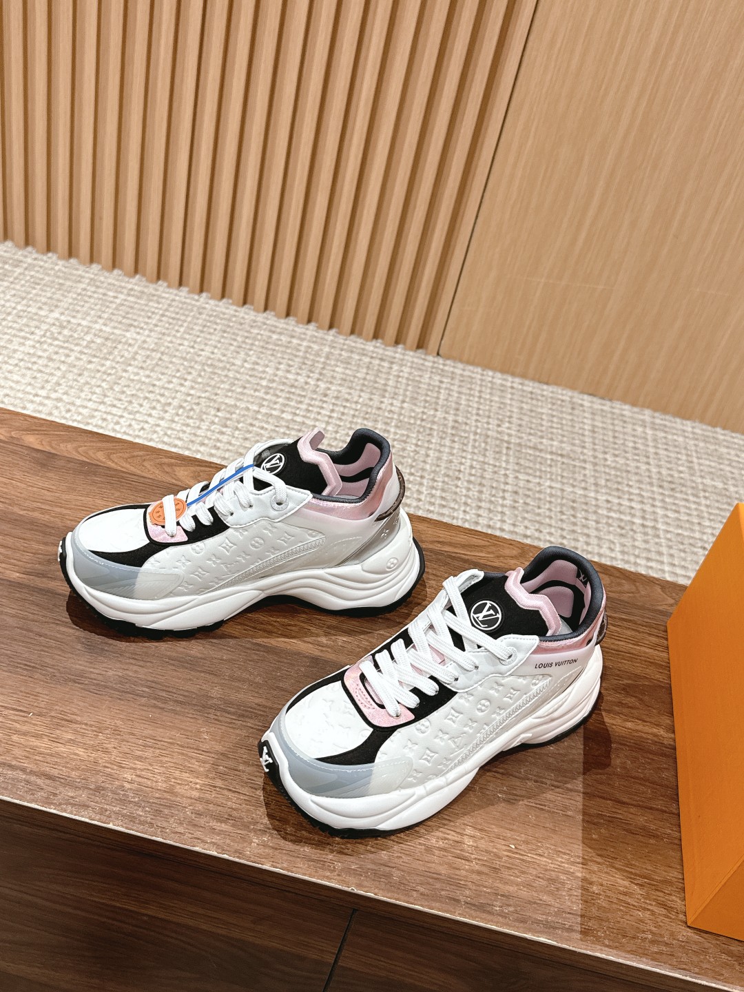 l**is V*t*n run55 sneakers(eu35-eu41)