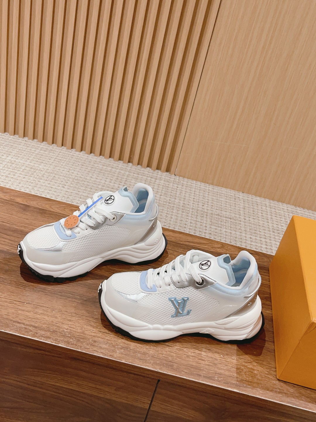 l**is V*t*n run55 sneakers(eu35-eu41)