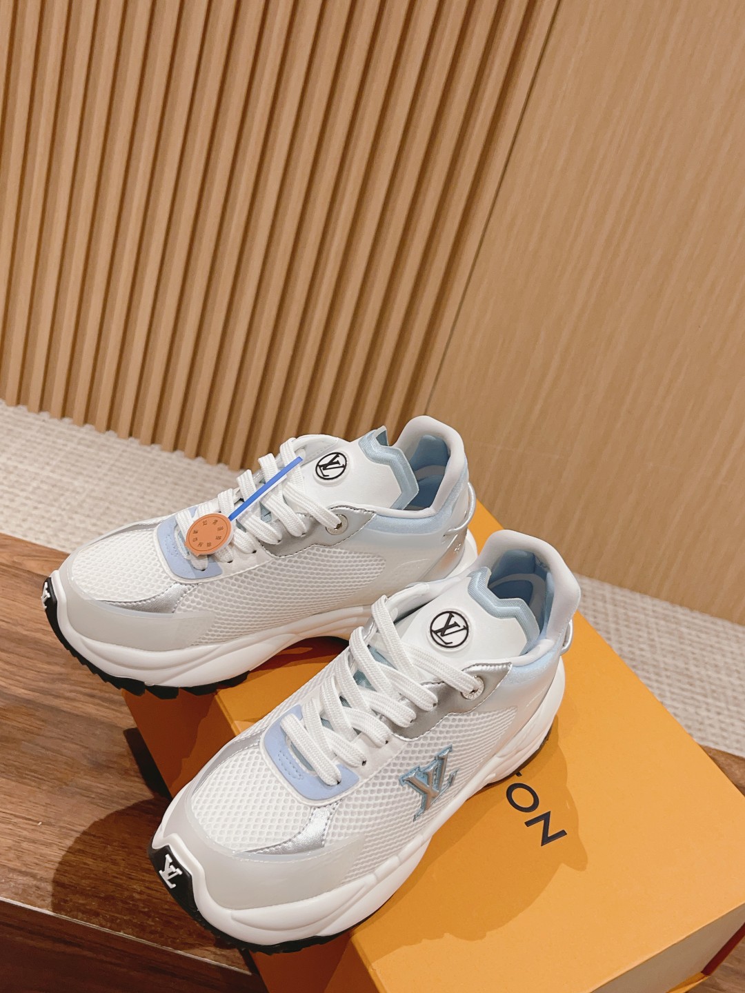 l**is V*t*n run55 sneakers(eu35-eu41)