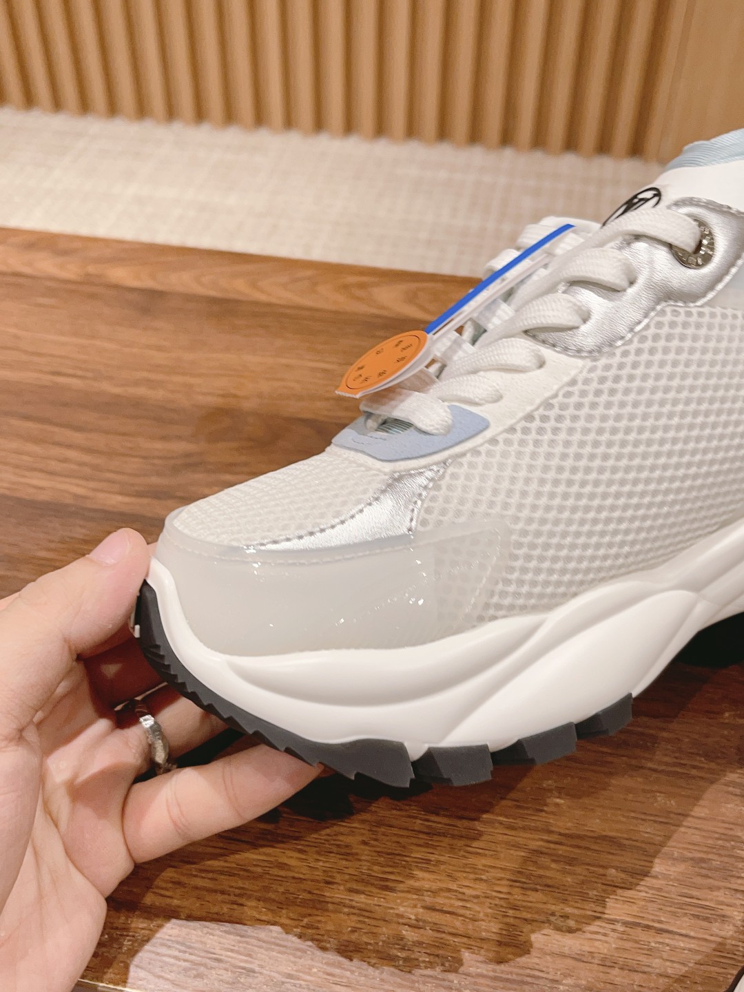 l**is V*t*n run55 sneakers(eu35-eu41)