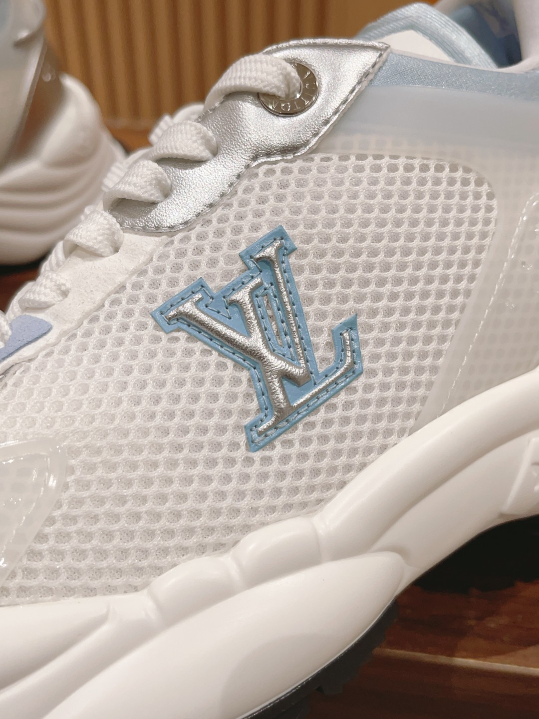 l**is V*t*n run55 sneakers(eu35-eu41)