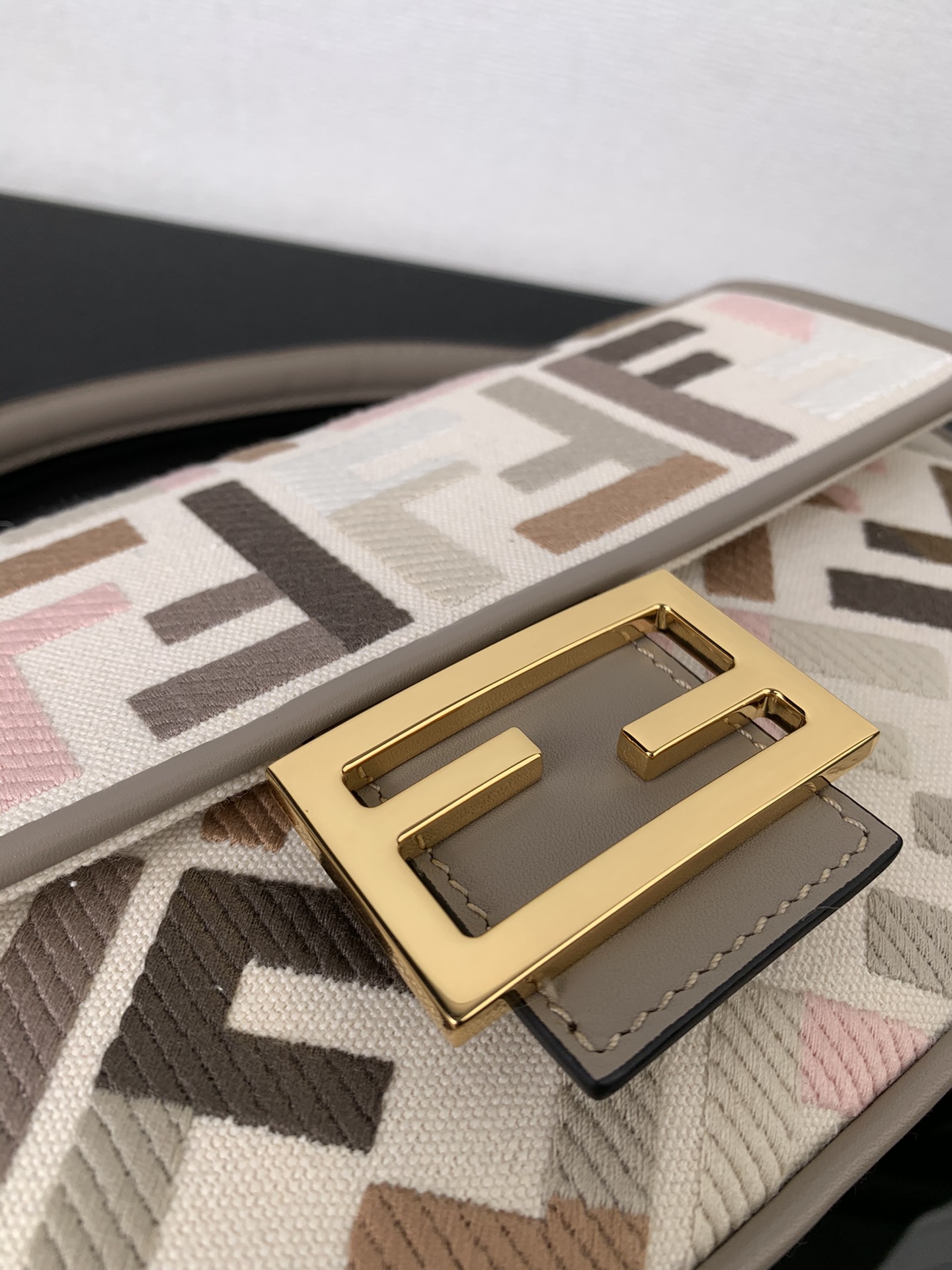 F**di baguette bag-26x15x6cm