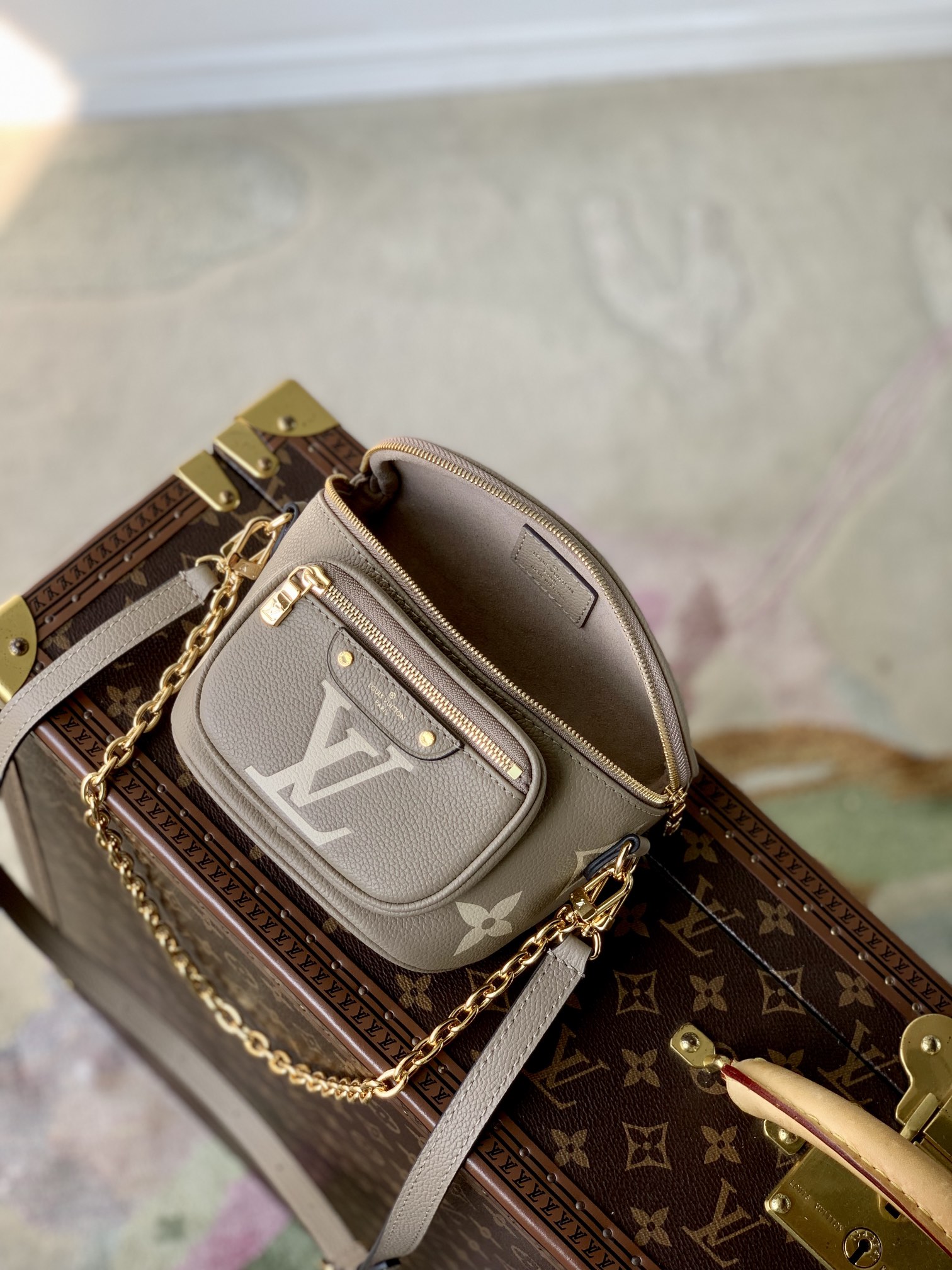 l**is V*t*n mini bumbag-17 x 12 x 9.5cm