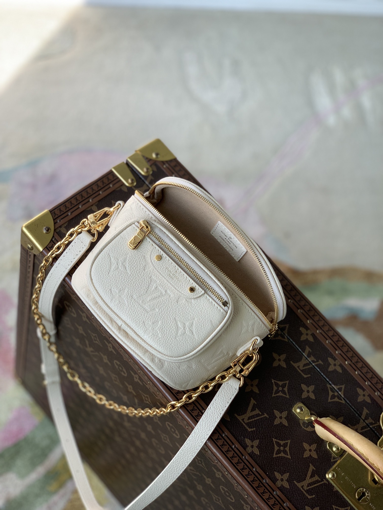 l**is V*t*n mini bumbag-17 x 12 x 9.5cm