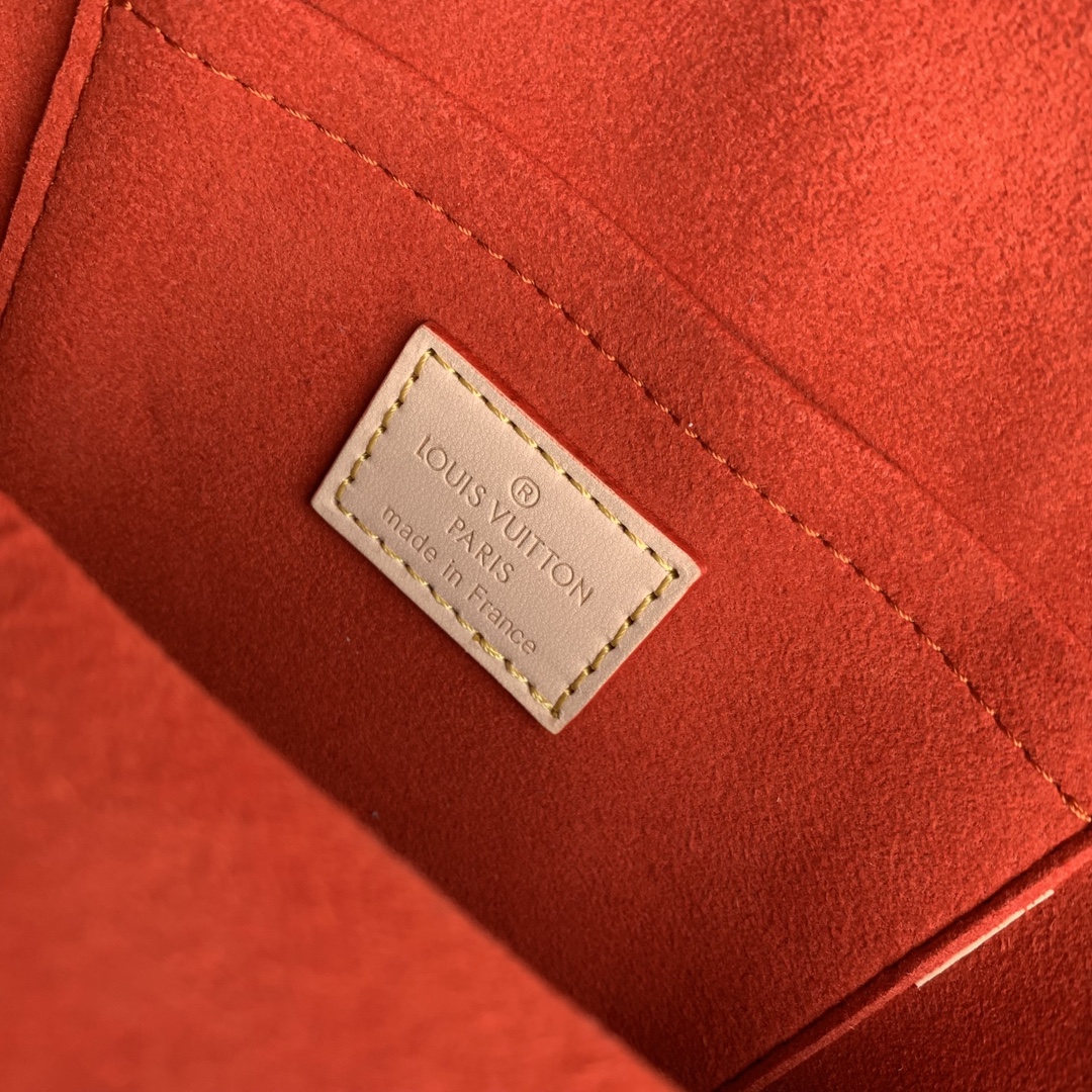 l**is V*t*n alma m24062-15 x20x10cm