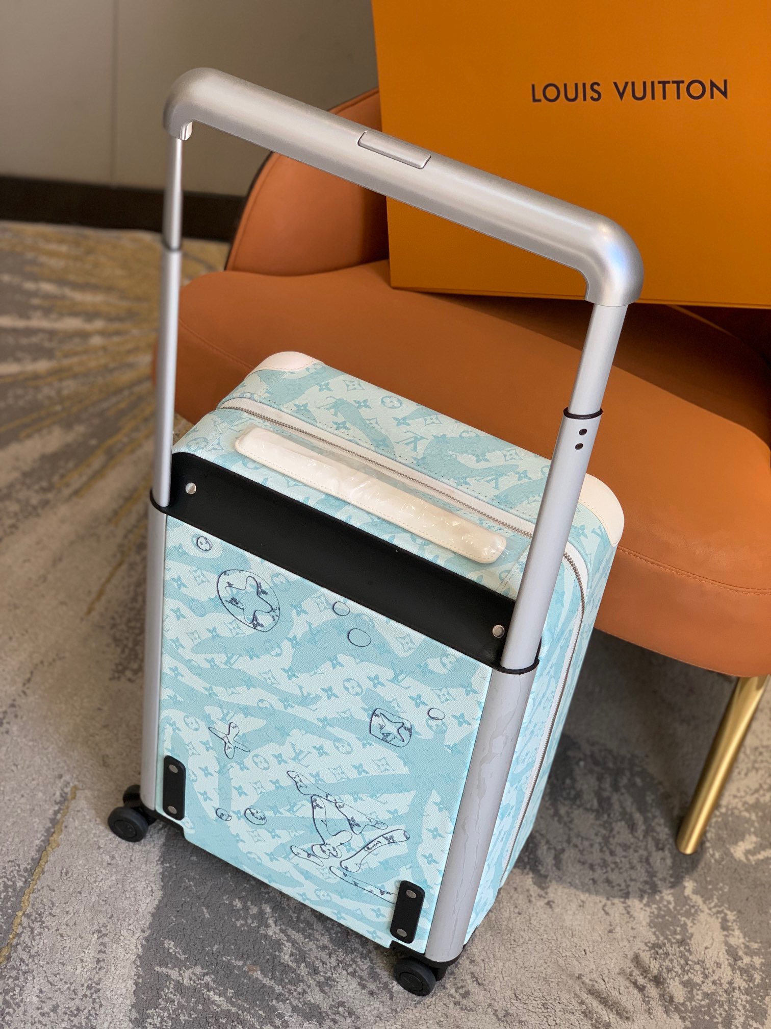 l**is V*t*n horizon 55-‭38*55*21cm