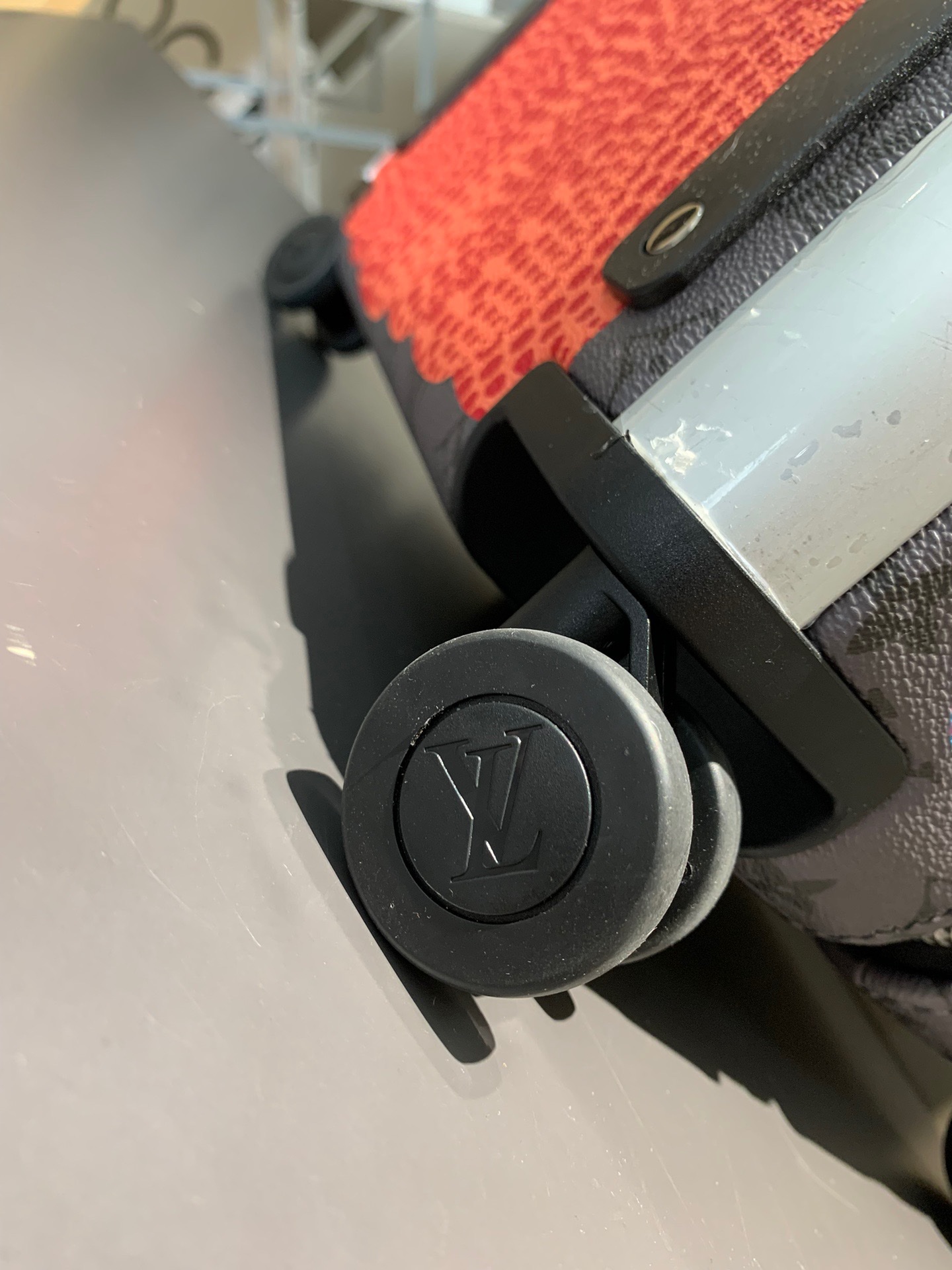 l**is V*t*n horizon 55-‭38*55*21cm