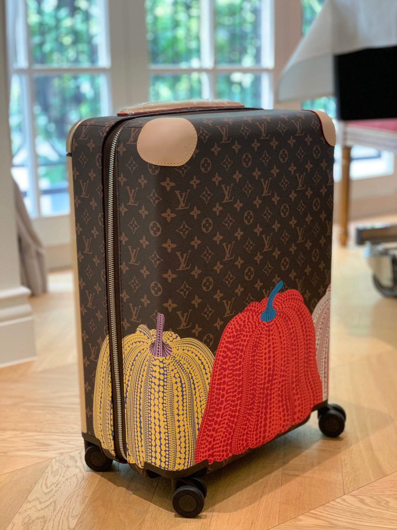 l**is V*t*n horizon 55-38*55*21cm