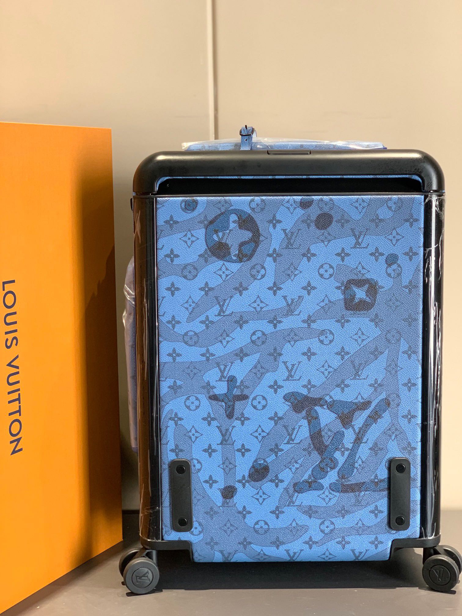 l**is V*t*n horizon 55-‭38*55*21cm