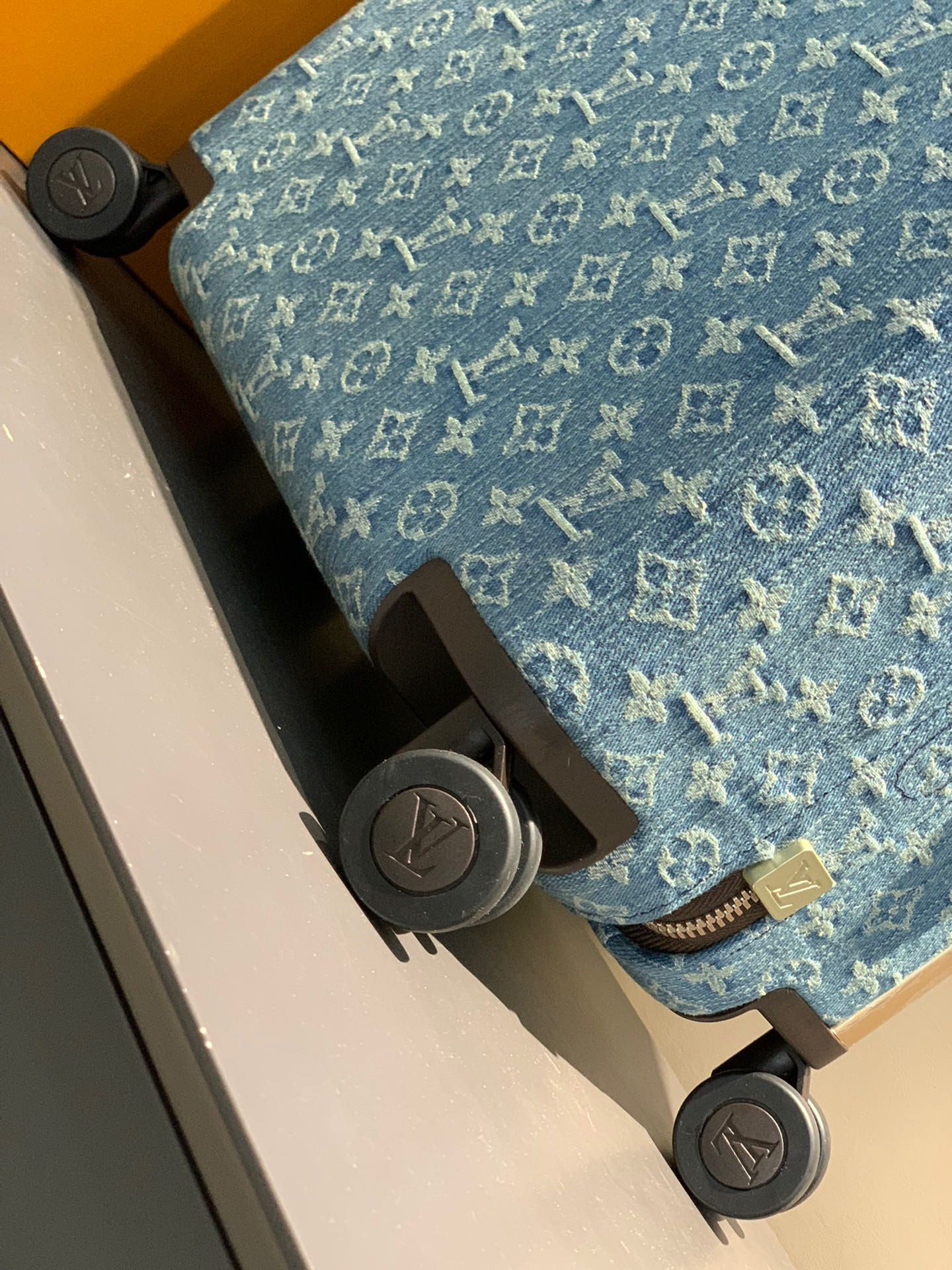 l**is V*t*n horizon 55-‭38*55*21cm