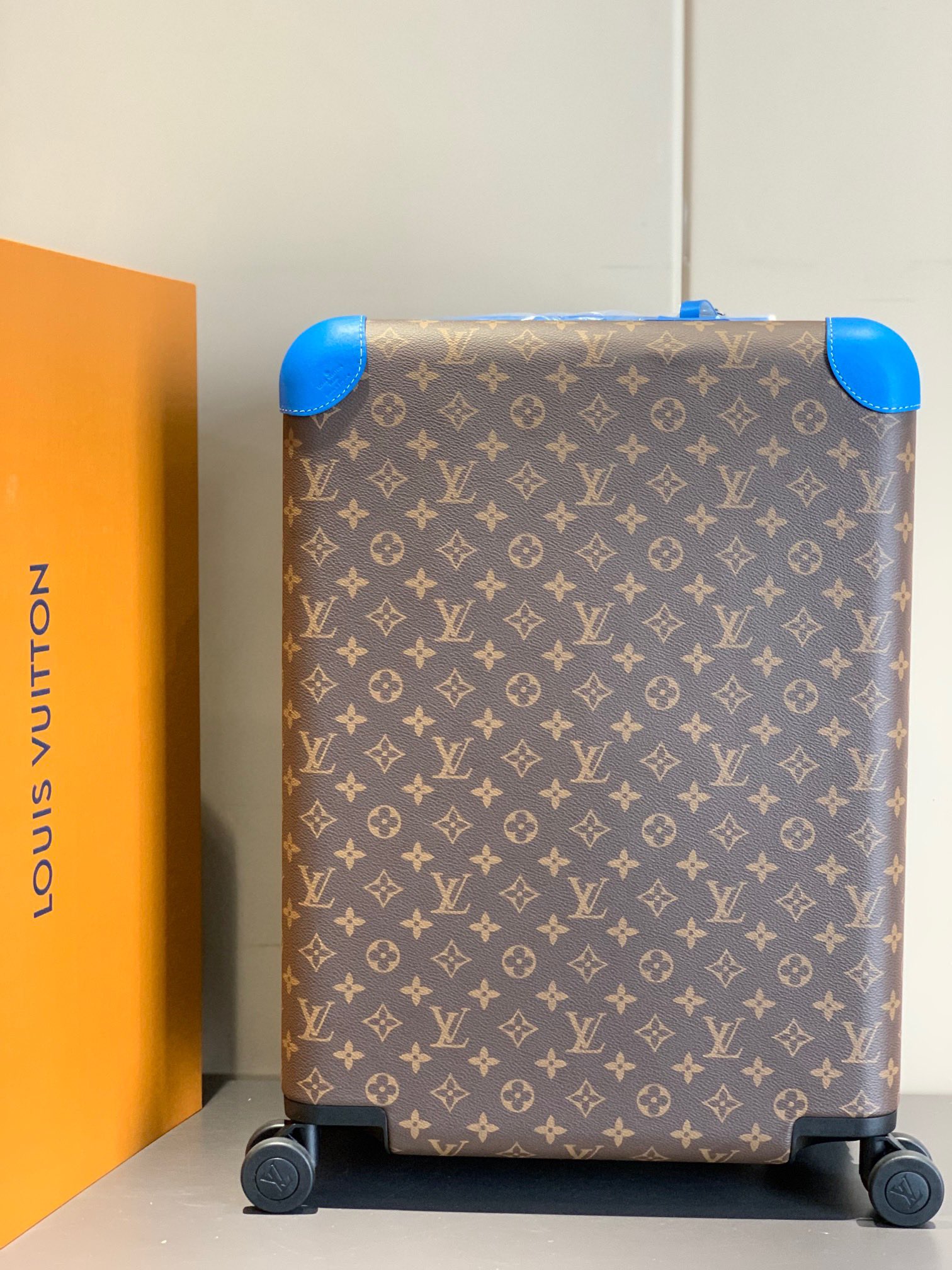 l**is V*t*n horizon 55-‭38*55*21cm