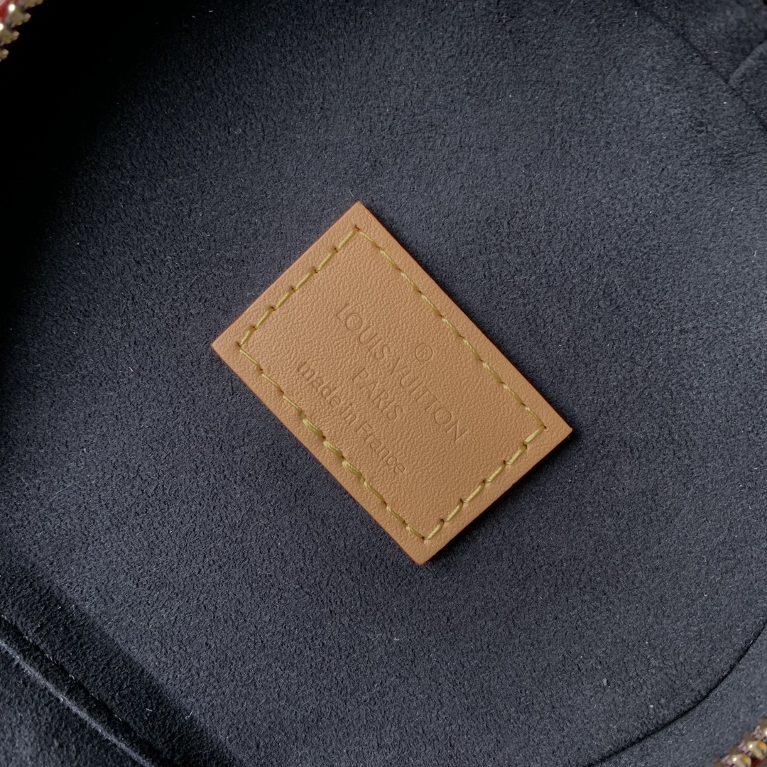 l**is V*t*n nano cannes-14.5 x 14 x12cm