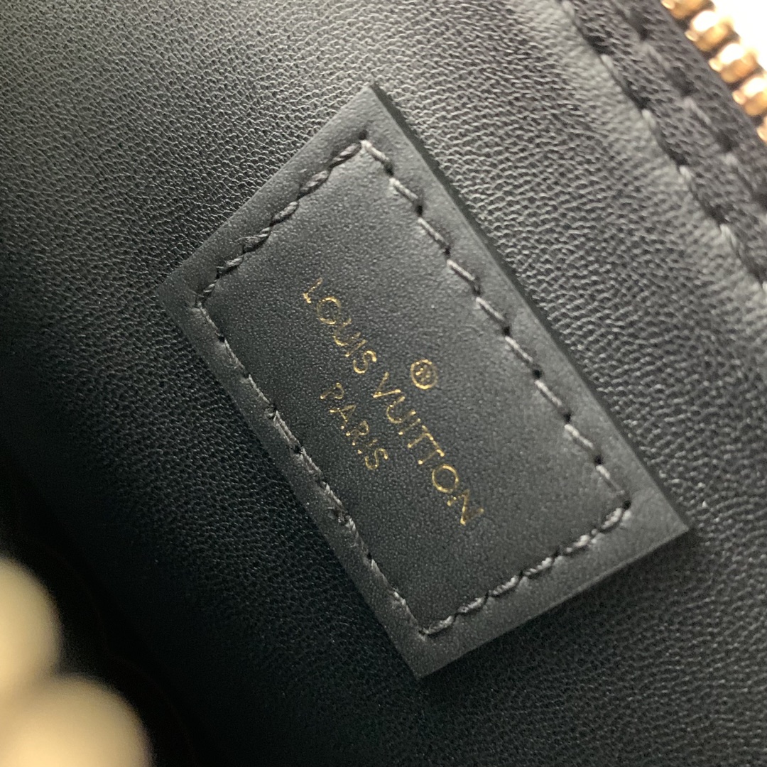 l**is V*t*n alma bb m24062-23.5 x 17.5 x 11.5cm