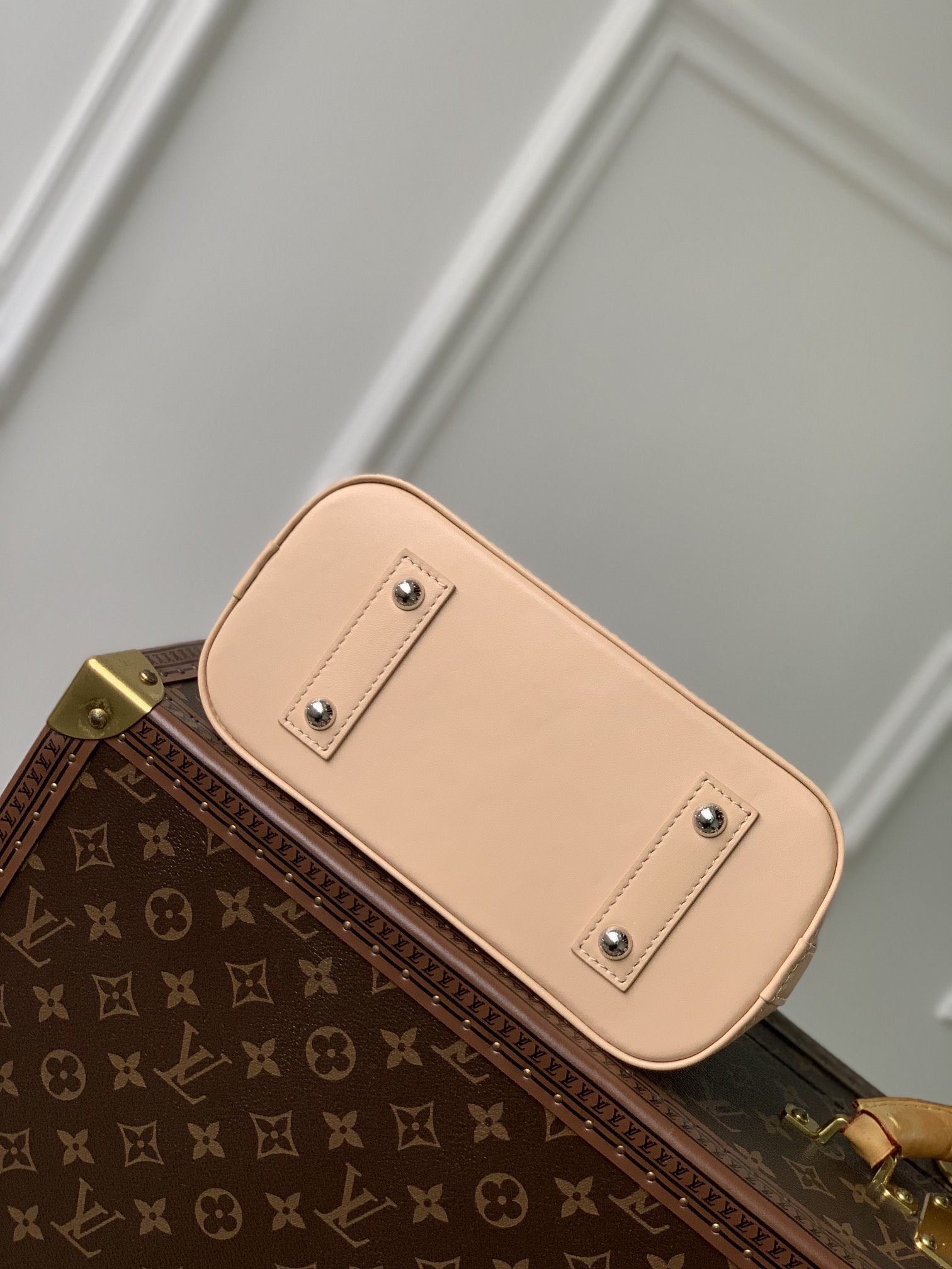 l**is V*t*n alma bb m24062-23.5 x 17.5 x 11.5cm