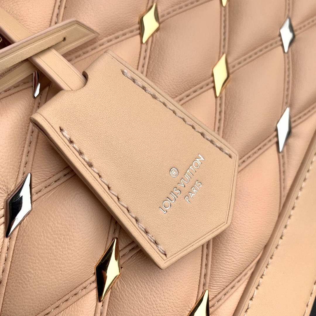 l**is V*t*n alma bb m24062-23.5 x 17.5 x 11.5cm