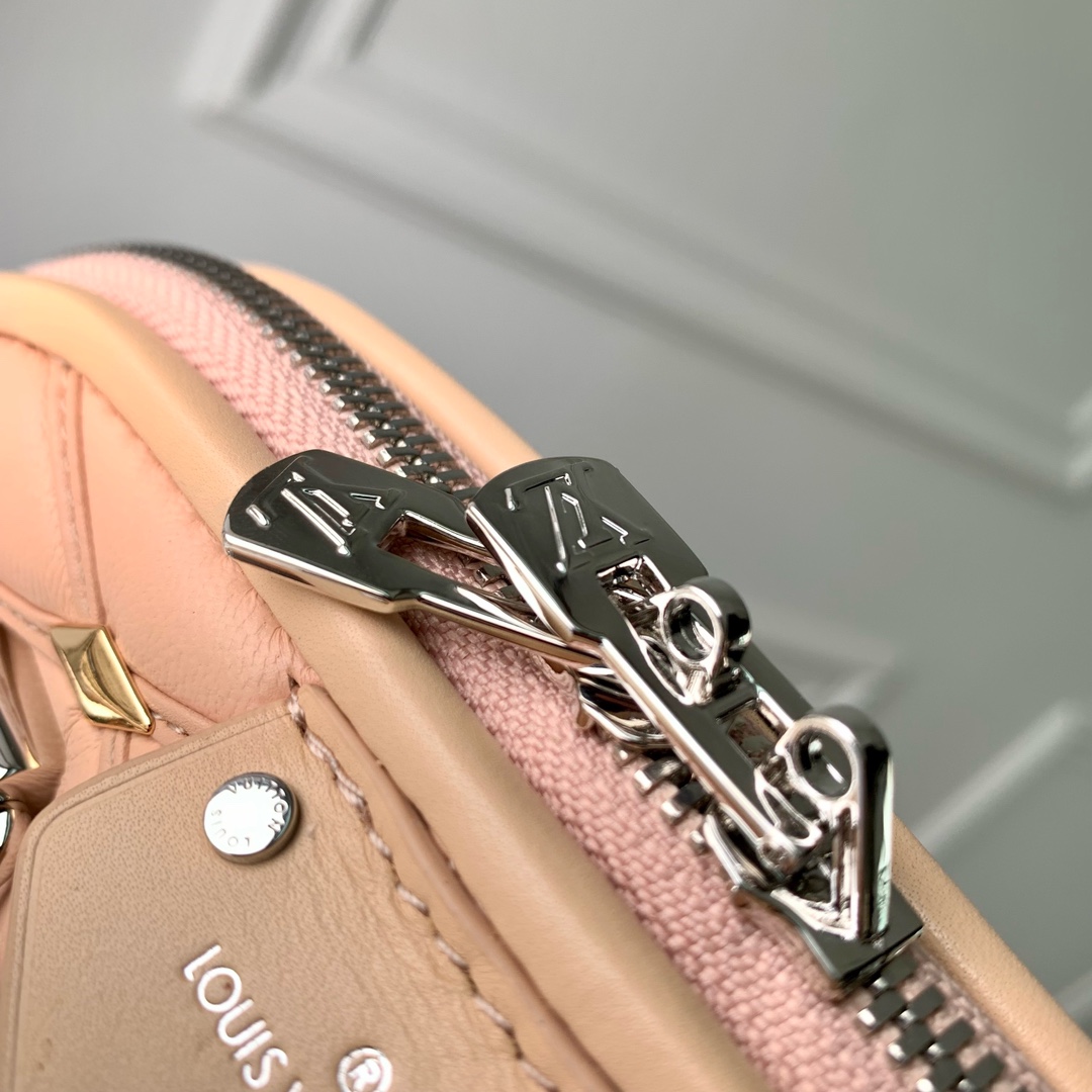 l**is V*t*n alma bb m24062-23.5 x 17.5 x 11.5cm