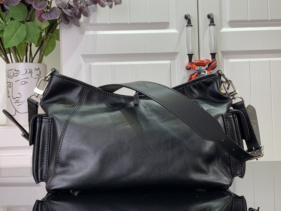 l**is V*t*n carryall cargo×33.5 x 23 x 15cm