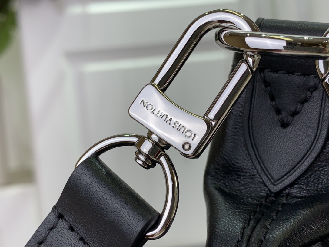 l**is V*t*n carryall cargo×33.5 x 23 x 15cm