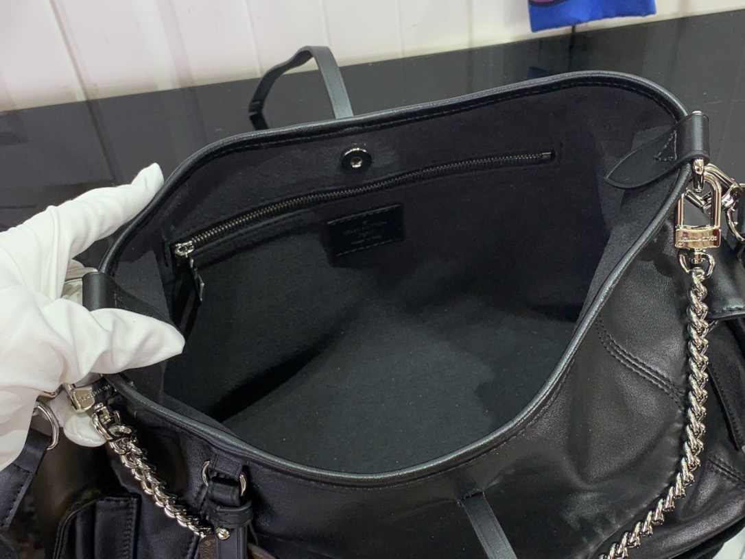 l**is V*t*n carryall cargo×33.5 x 23 x 15cm