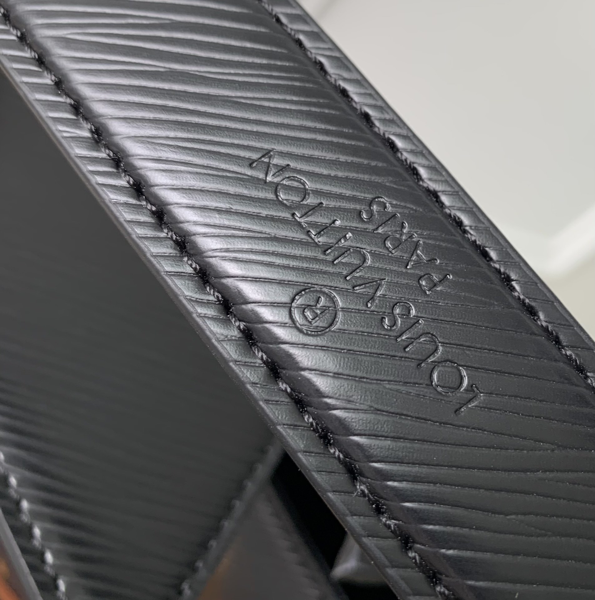 l**is V*t*n twist west-m24550-23.5*12*7cm