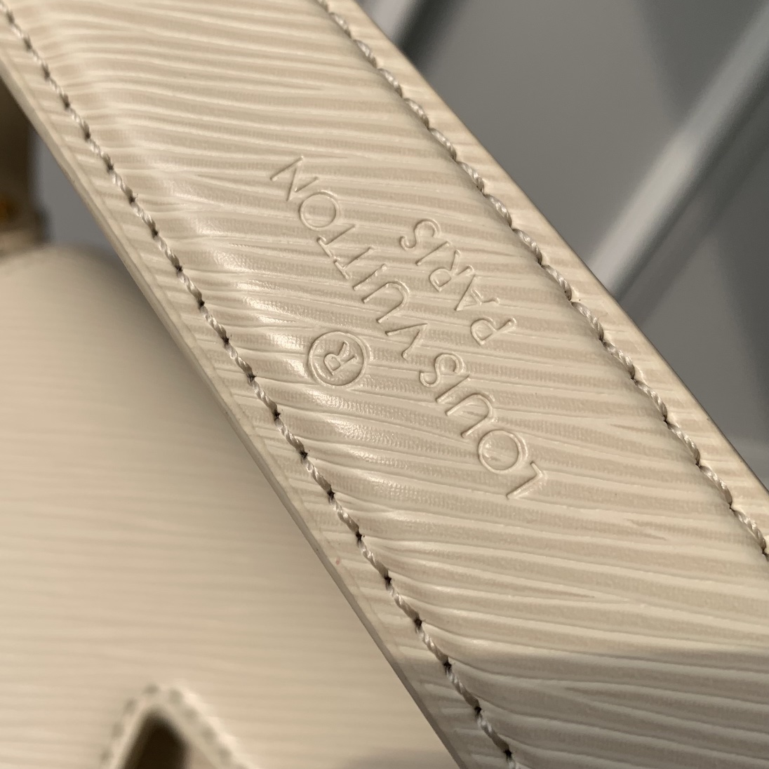 l**is V*t*n twist west-m24550-23.5*12*7cm