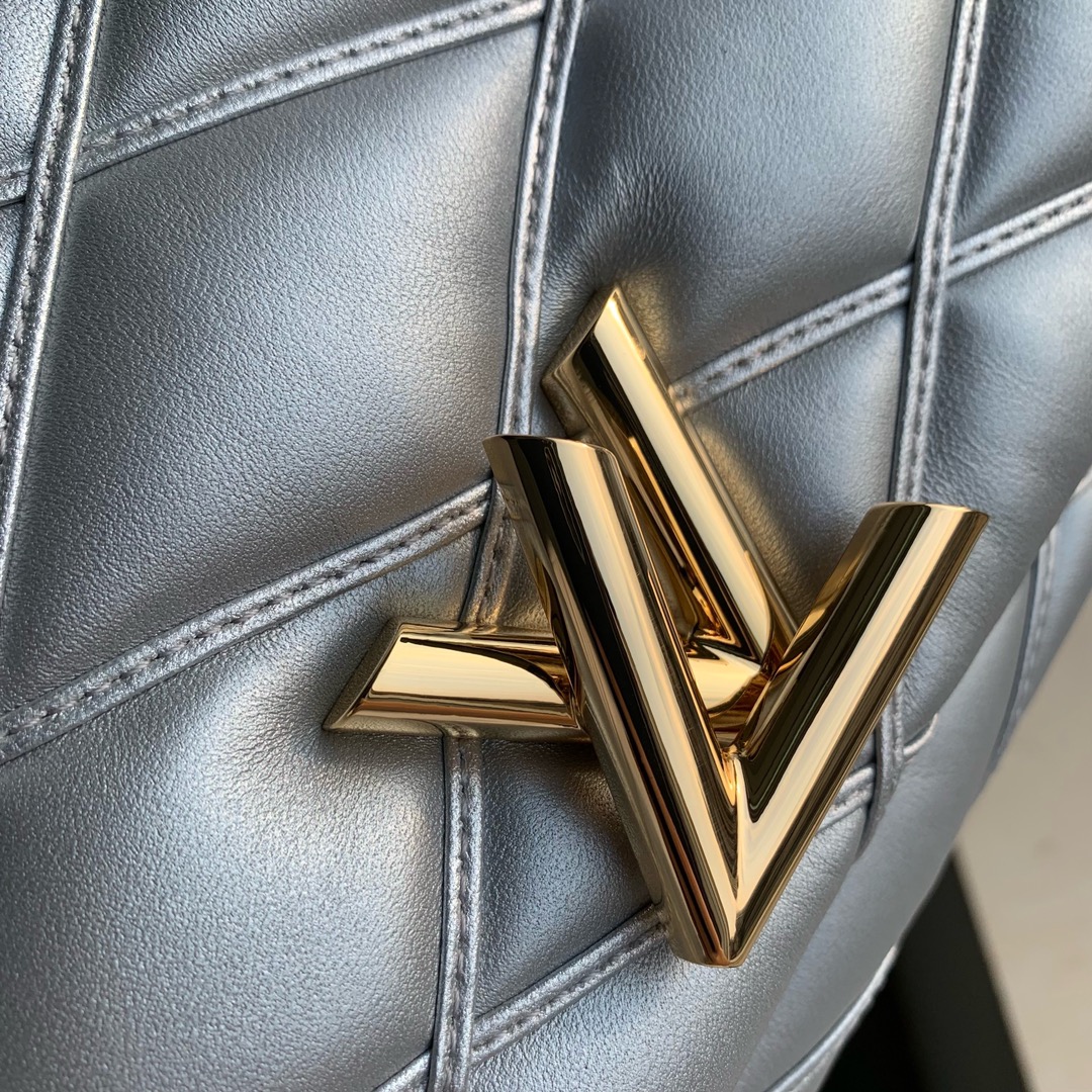 l**is V*t*n go-14 bag-m22891-23.0 x 16.0 x 10cm