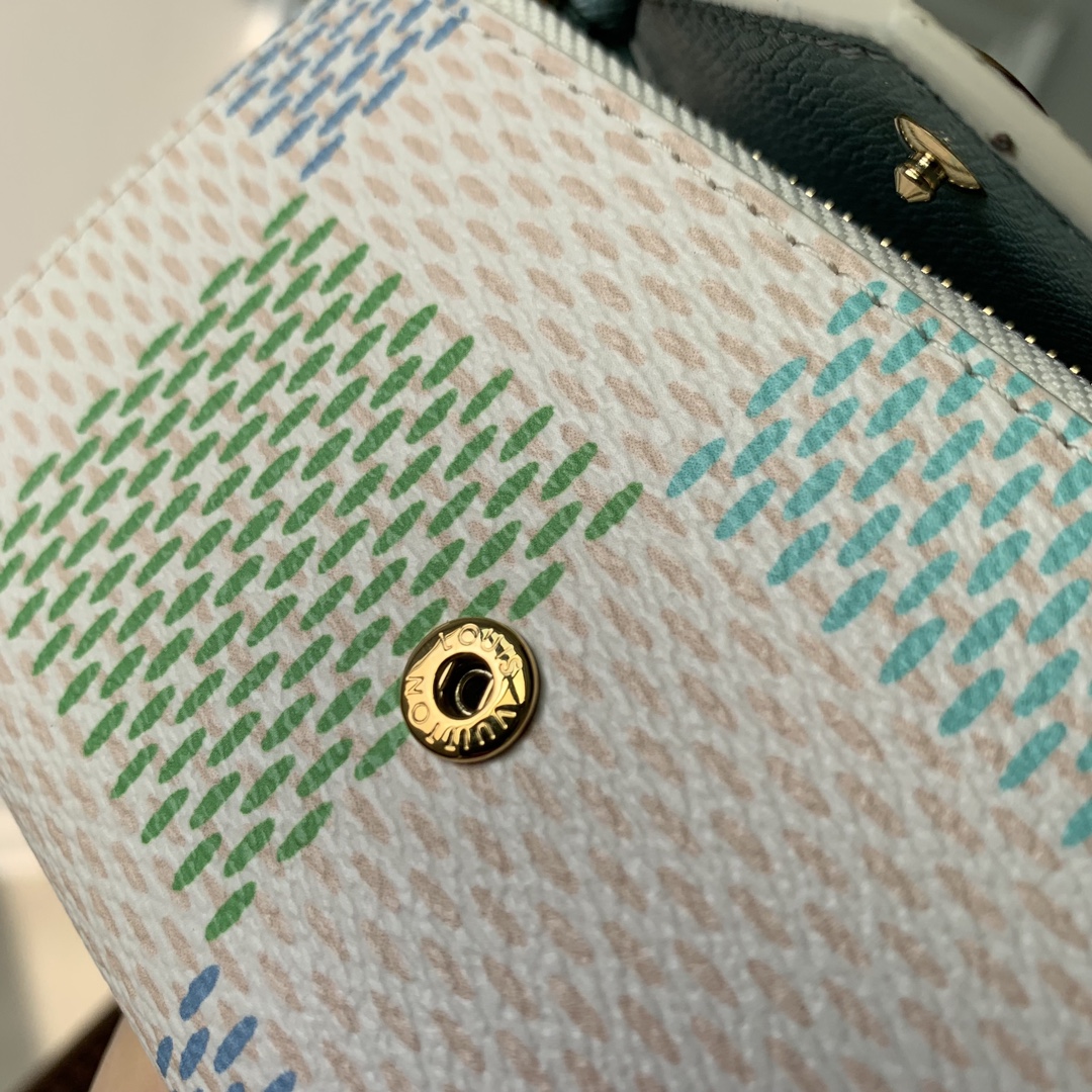 l**is V*t*n wallet-n40750-12x9.5 x1.5cm