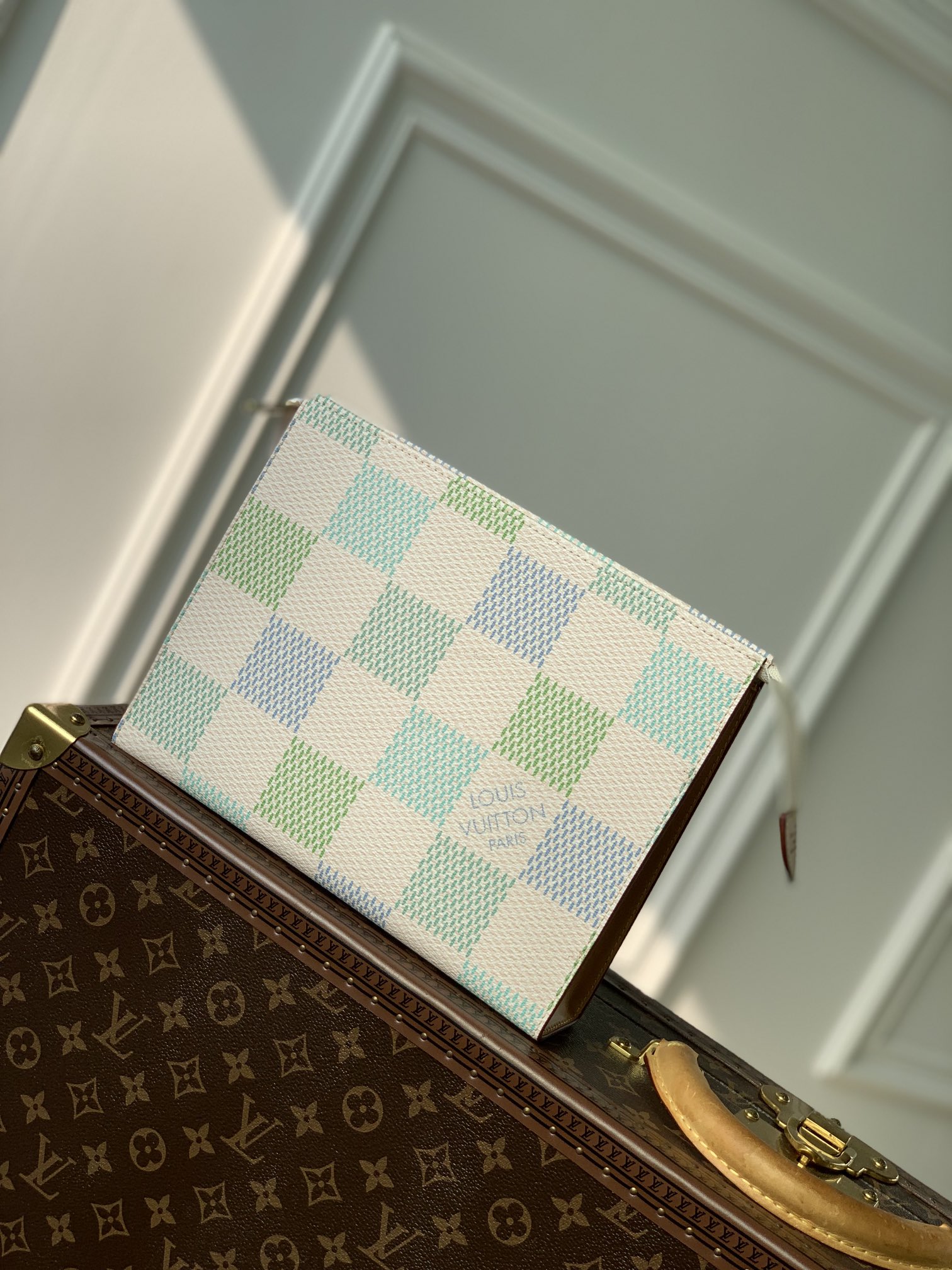 l**is V*t*n pochette accessoires-26x20cm