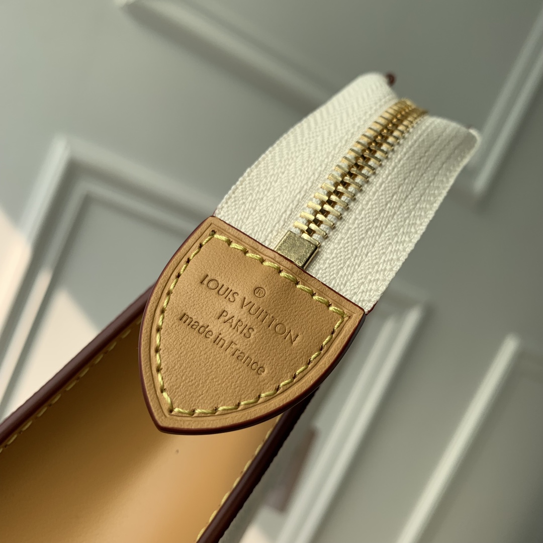 l**is V*t*n pochette accessoires-26x20cm