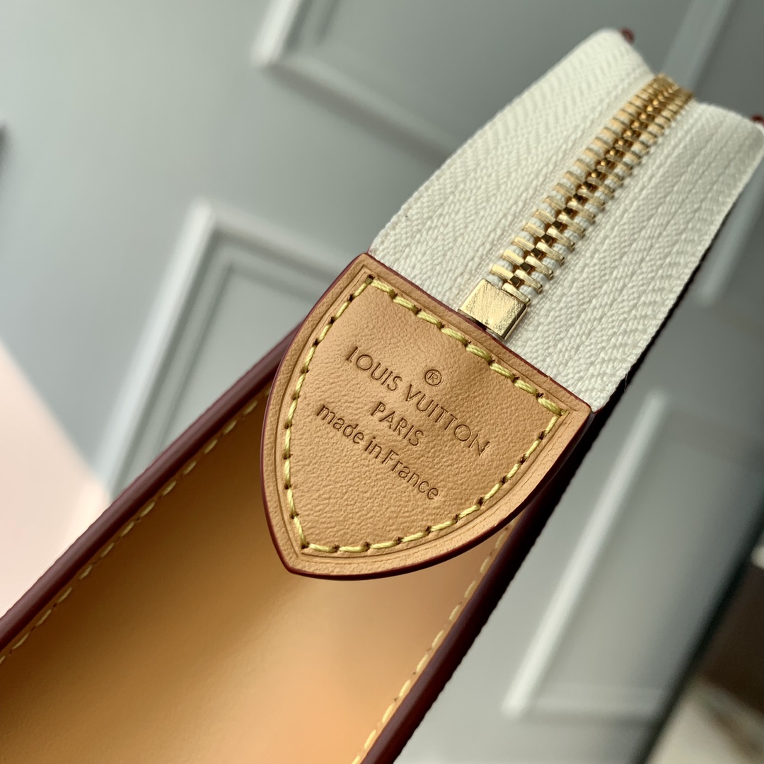 l**is V*t*n pochette accessoires-26x20cm